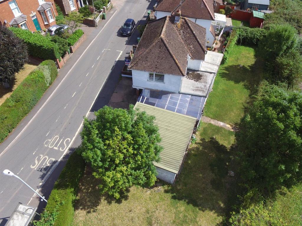 Causey Lane, Exeter EX1 4 bed detached house £1,250 pcm (£288 pw)