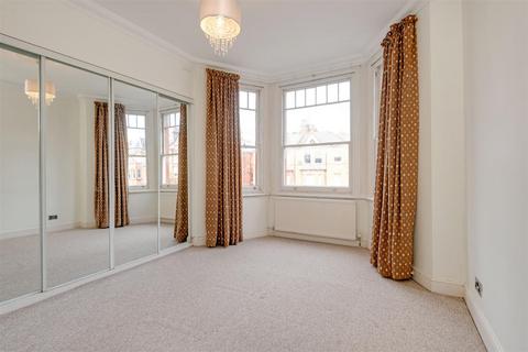 2 bedroom flat to rent, Goldhurst Terrace, South Hampstead, London NW6