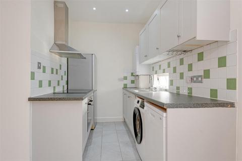 2 bedroom flat to rent, Goldhurst Terrace, South Hampstead, London NW6