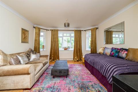 1 bedroom apartment for sale, Landseer Road, Sutton