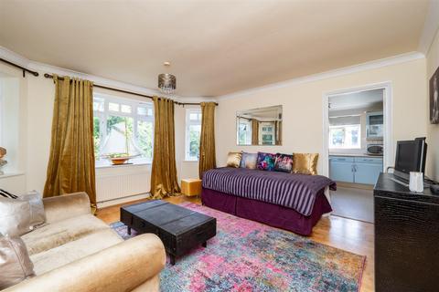 1 bedroom apartment for sale, Landseer Road, Sutton