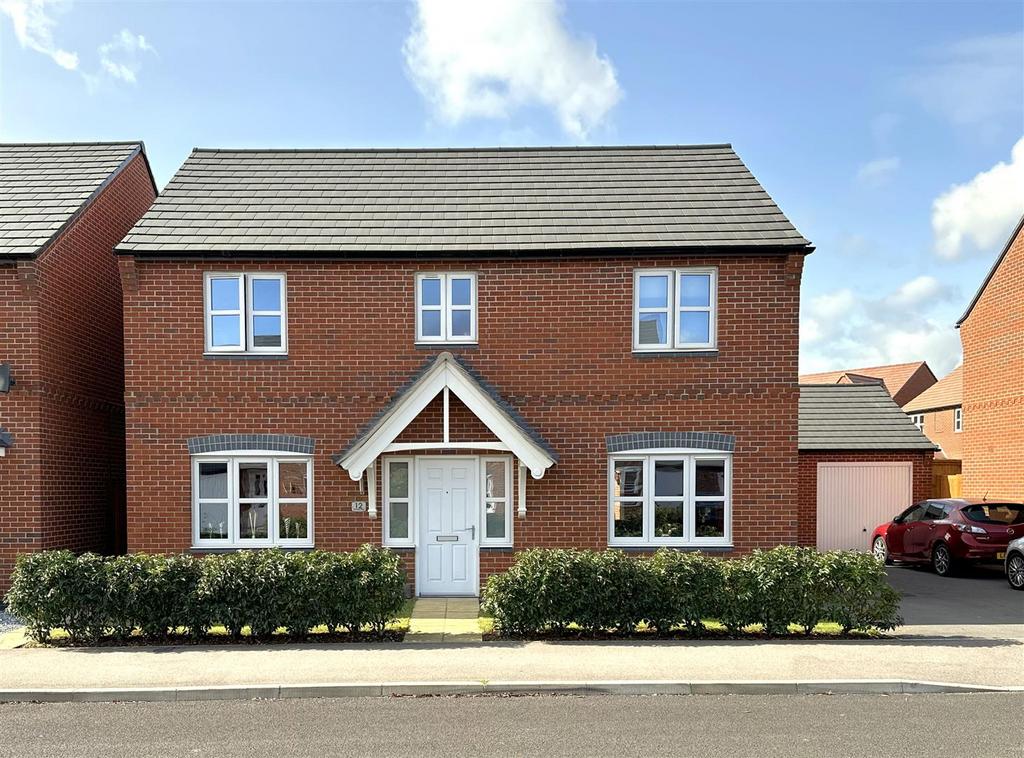 Spinners Way, Middlebeck, Newark 4 bed detached house for sale £325,000