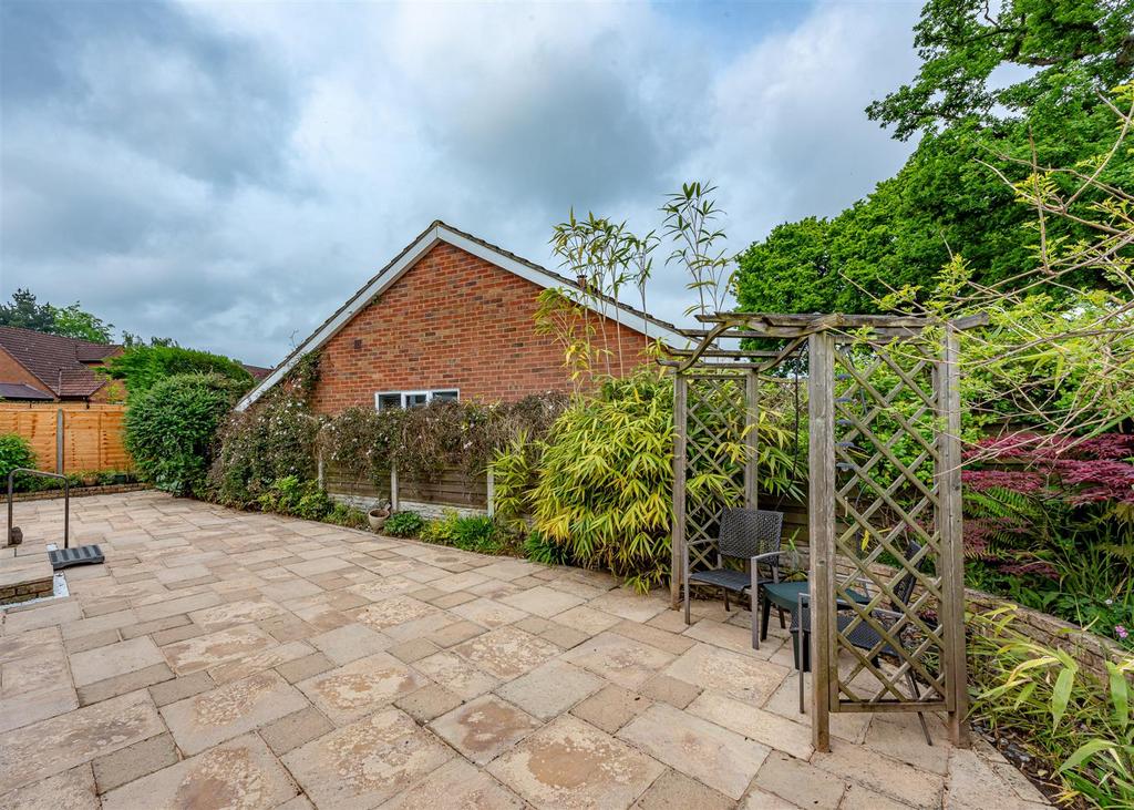 12 Keepers Lane-garden4 MAY24.jpg