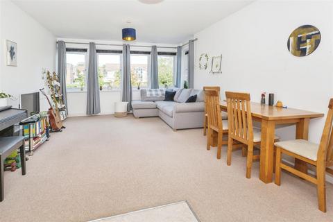 1 bedroom apartment for sale, Thomas House, Bells Hill Green, Slough SL2