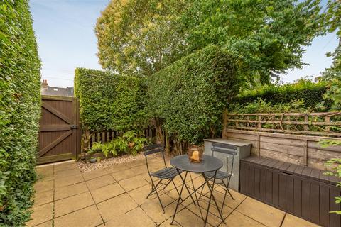 6 Clewer Fields, Windsor, SL4 5BW
