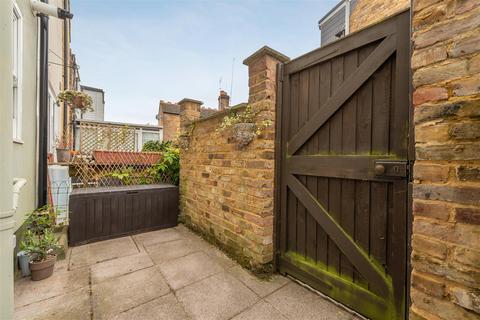 6 Clewer Fields, Windsor, SL4 5BW