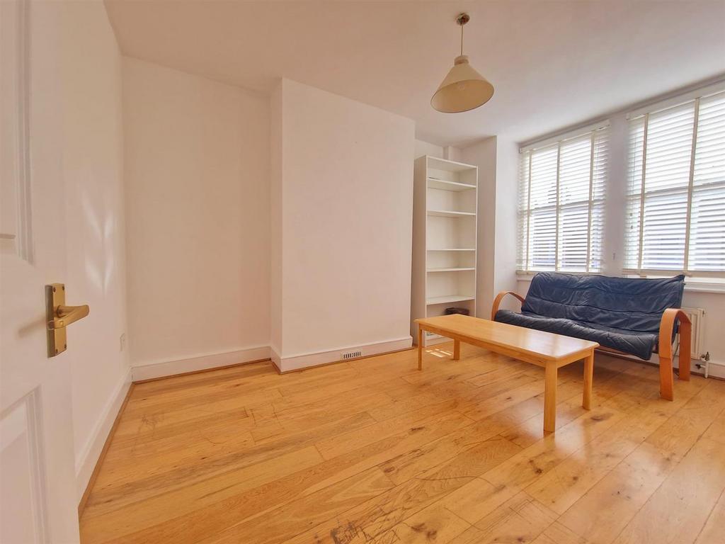 Florence Road Wimbledon LONDON 2 bed £1,850 pcm (£427 pw)