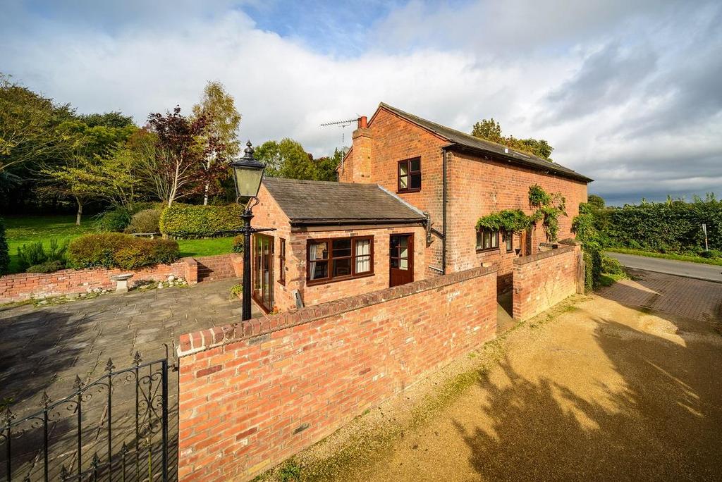 Crew Lane, Kenilworth, Kenilworth, Warwickshire 4 bed detached house