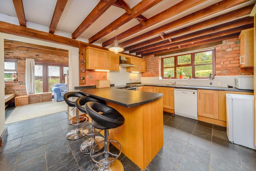 Crew Lane, Kenilworth, Kenilworth, Warwickshire 4 bed detached house
