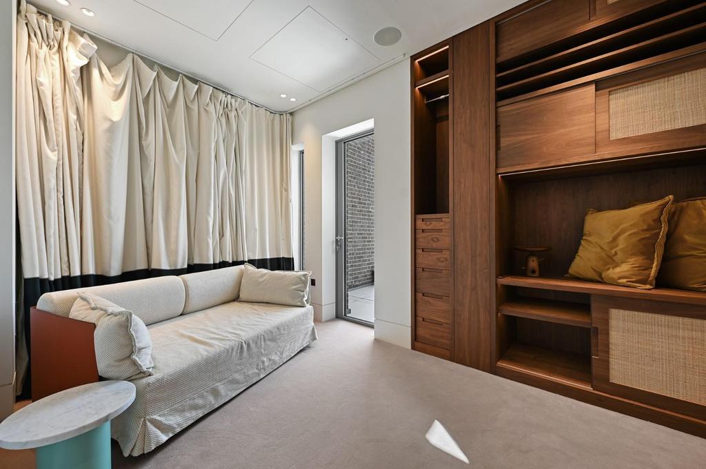 TEC - 12 Adelphi Terrace - Bedroom6 (1).jpg