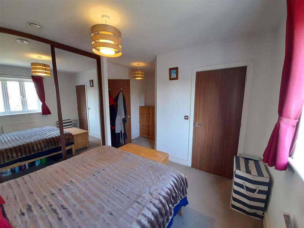 Bedroom 1a.jpg