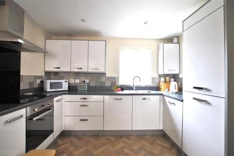 2 bedroom flat for sale - Latimer Close, Brislington