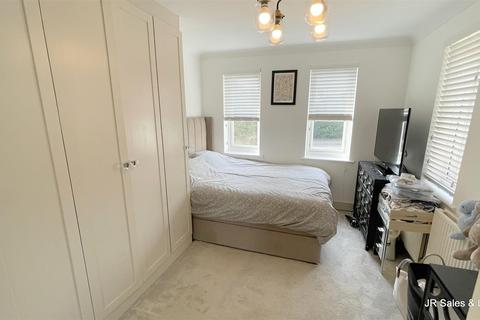 Flat 13, Holt House Flamstead End Road, Cheshunt, Waltham Cross, EN8 0HR