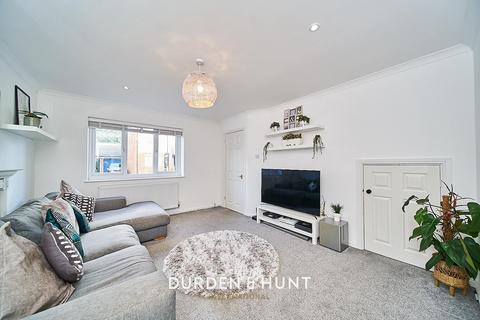 16 Pinecroft, Gidea Park, Romford, RM2 6DG