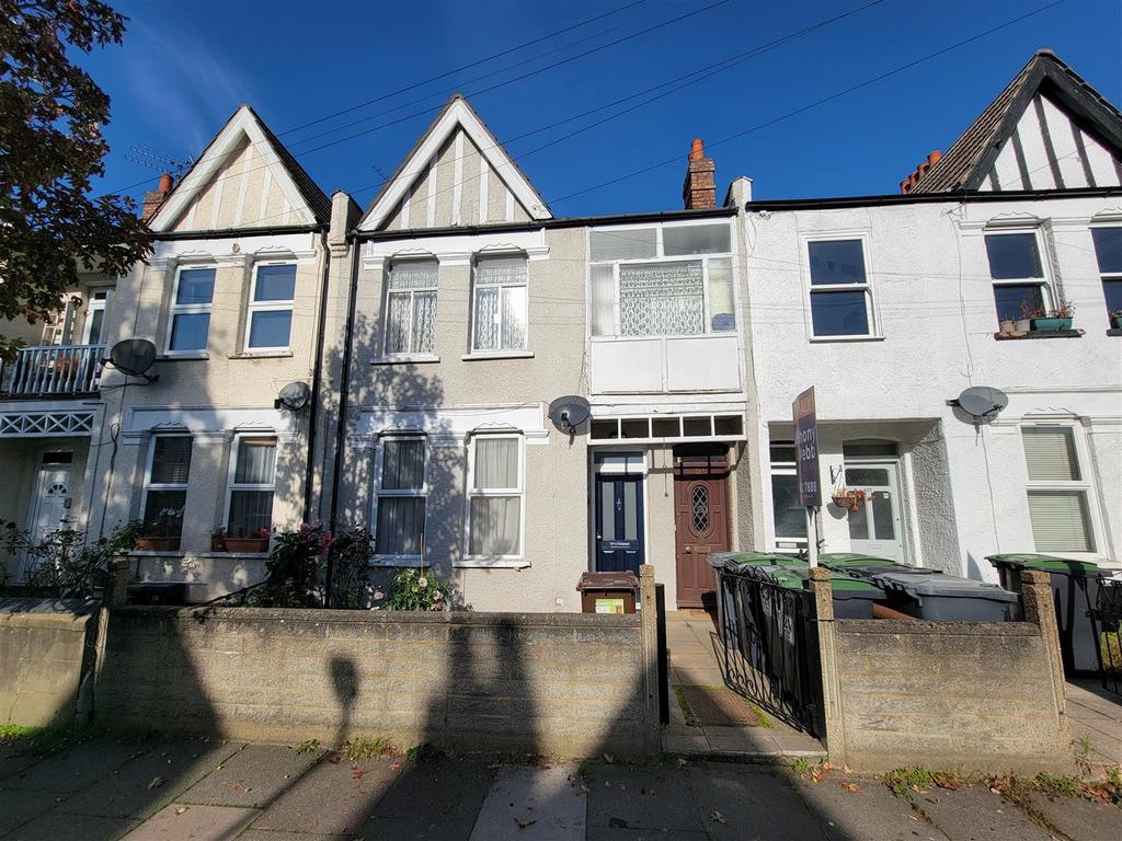 Sirdar Road, Wood Green, N22 2 bed for sale £365,000