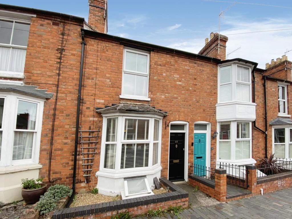 Wellesbourne Grove, StratforduponAvon 2 bed terraced house for sale
