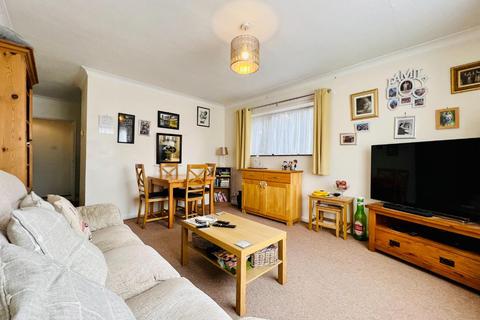 Flat 5, Knoll Court, 31 Cheriton Gardens, Folkestone, CT20 2AP