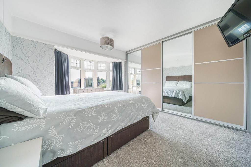 MASTER BEDROOM.jpg
