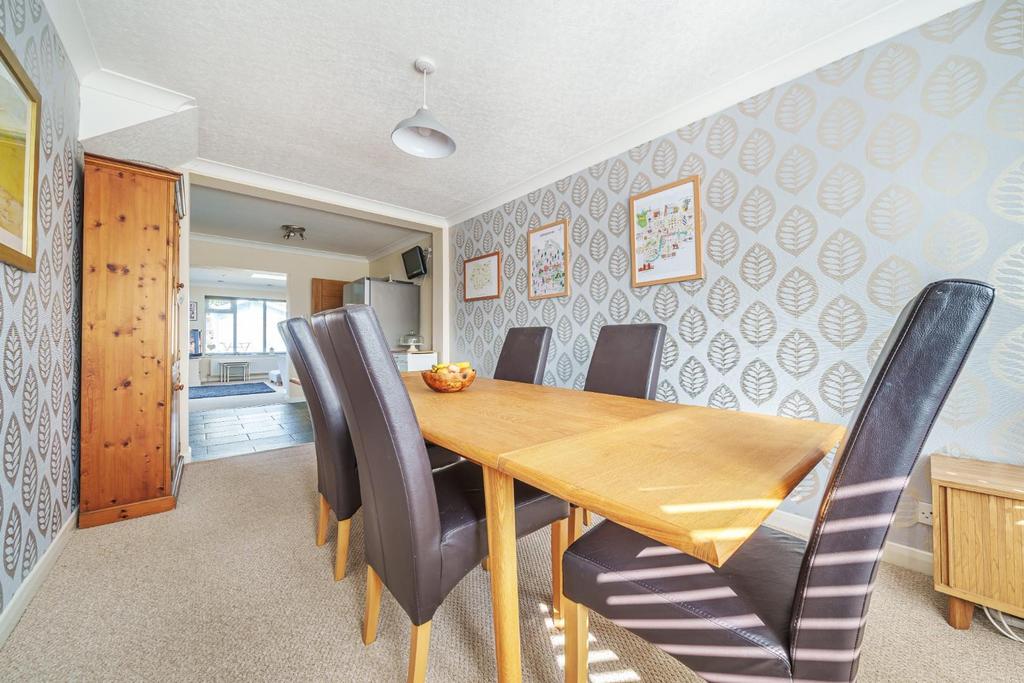 DINING ROOM.jpg