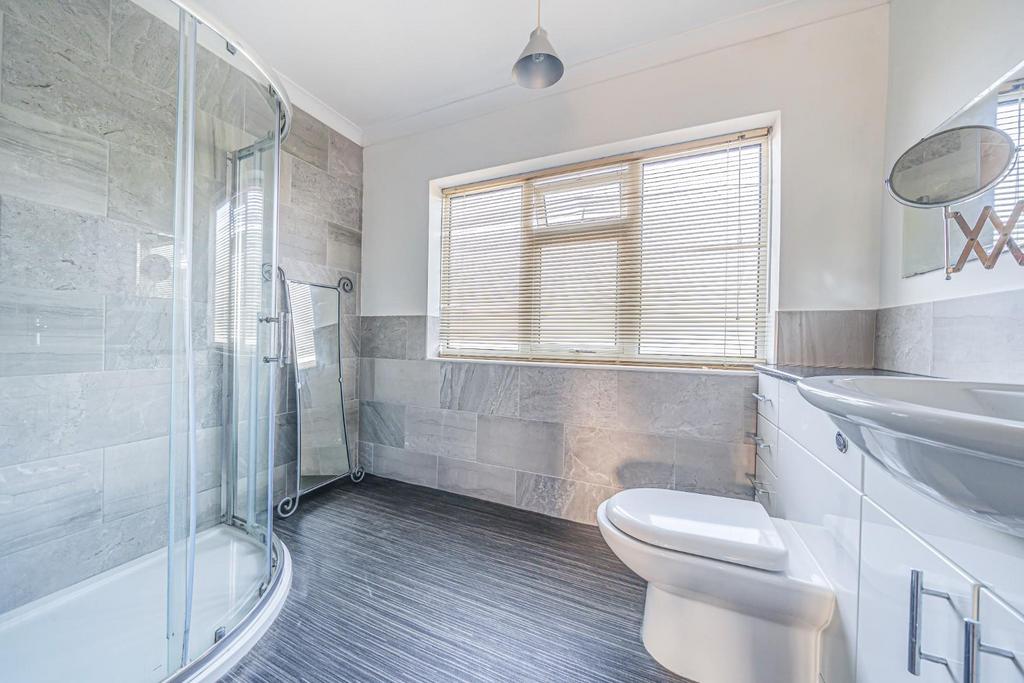 SHOWER ROOM.jpg