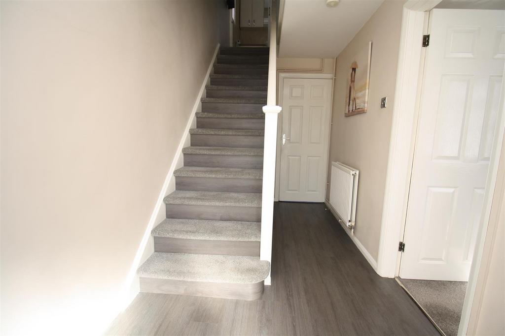 Arundel Grove, Bletchley, Milton Keynes 4 bed semidetached house for