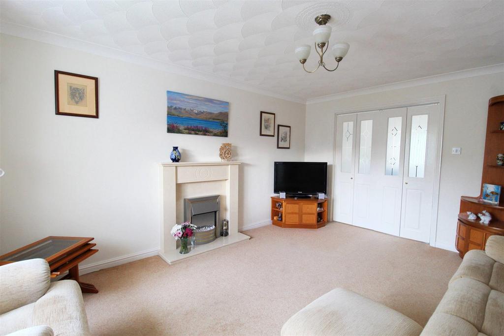 Oaks Wood Drive, Darton, Barnsley S75 5PT 3 bed detached house for sale £275,000