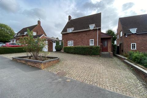 22 Stonelea Road, Hemel Hempstead, HP3 9JY