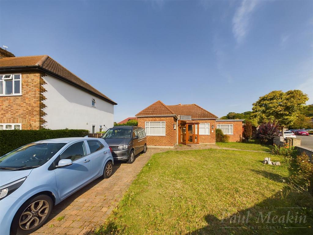 Dukes Way, West Wickham, Surrey 3 bed house for sale £625,000