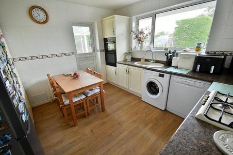 3 bedroom detached bungalow for sale - Dorset Avenue, Ferndown, BH22