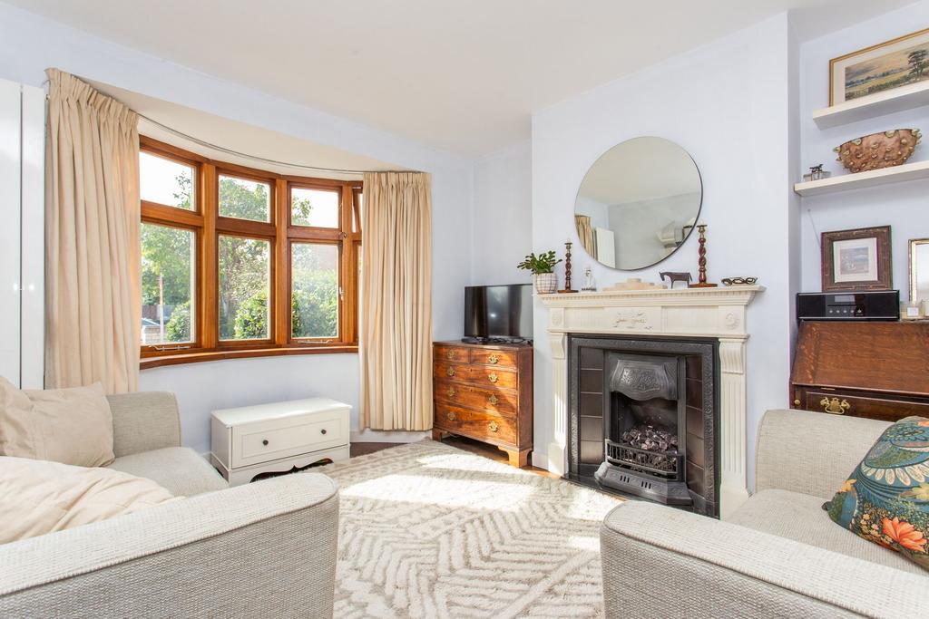 Cherry Drive, Canterbury, CT2 3 bed semidetached house £450,000