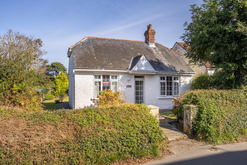 Steam Mill Lane, St. Martin, Guernsey 3 bed detached house for sale £