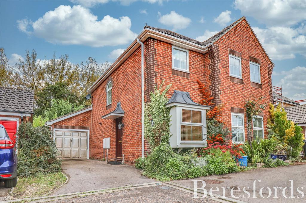 The Mead, Dunmow, CM6 4 bed detached house for sale £499,000