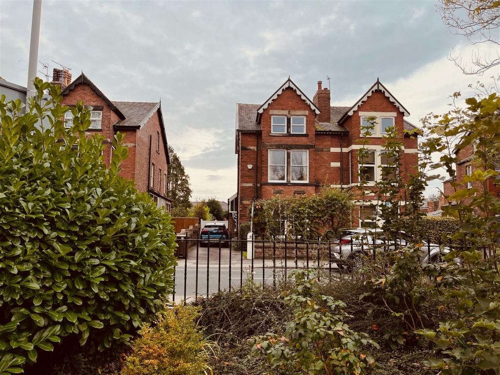 ST HELENS ROAD, ORMSKIRK 6 bed semidetached house for sale £450,000