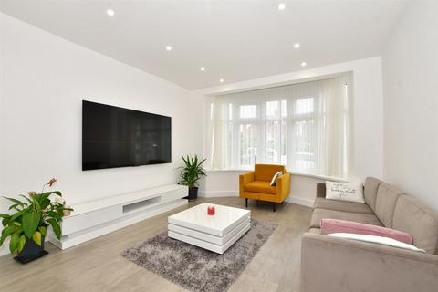 5 bedroom end of terrace house for sale, Coningsby Gardens, Chingford