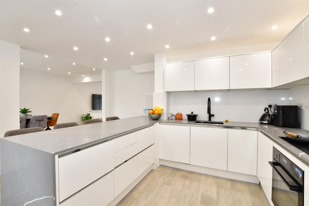 Kitchen/Breakfast Area