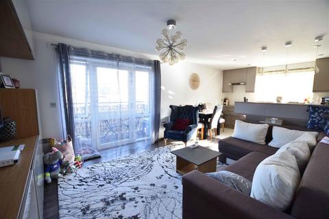 2 bedroom flat for sale - Sopwith House, Elmwood Avenue, Feltham, Middlesex, TW13