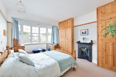 16 Talbot Avenue, Watford, WD19 4AX