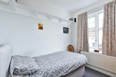 16 Talbot Avenue, Watford, WD19 4AX
