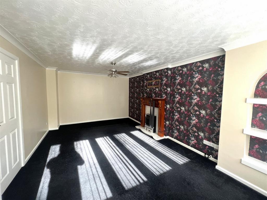 Water Royd Drive, Dodworth, Barnsley, S75 3QX 4 bed detached house to