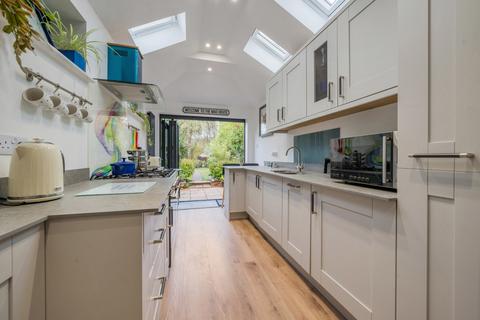 2 bedroom terraced house for sale, Brooklands Road, Farnham, Surrey, GU9