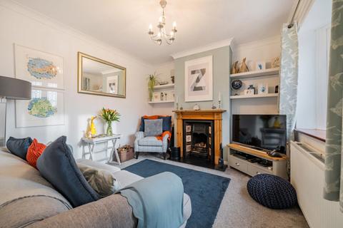 35 Brooklands Road, Farnham, GU9 9BS