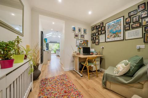 35 Brooklands Road, Farnham, GU9 9BS