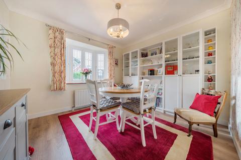 35 Brooklands Road, Farnham, GU9 9BS