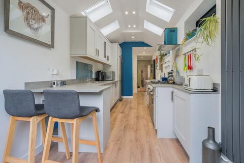 35 Brooklands Road, Farnham, GU9 9BS