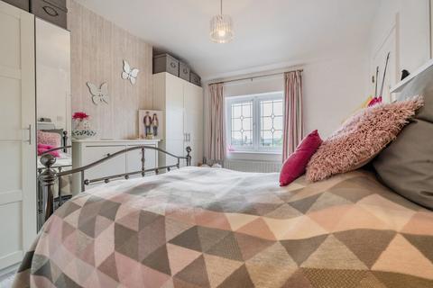 35 Brooklands Road, Farnham, GU9 9BS
