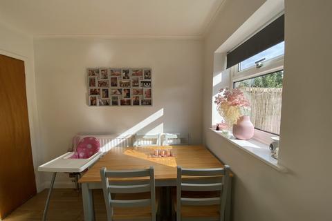 3 bedroom terraced house to rent, Baronshurst Drive, Chalgrove, Oxford, OX44