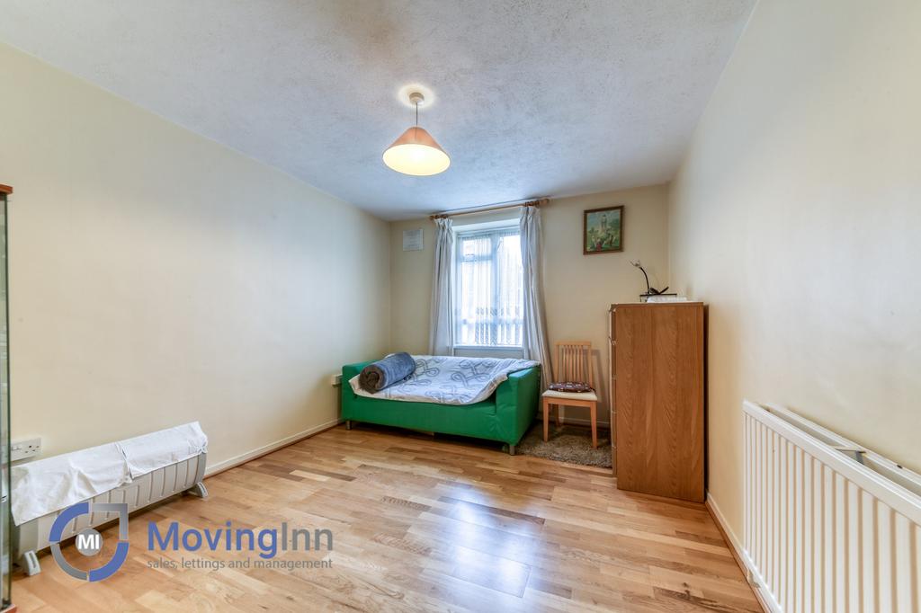 Barker House, Kingswood Estate, Dulwich, SE21 3 bed flat for sale £