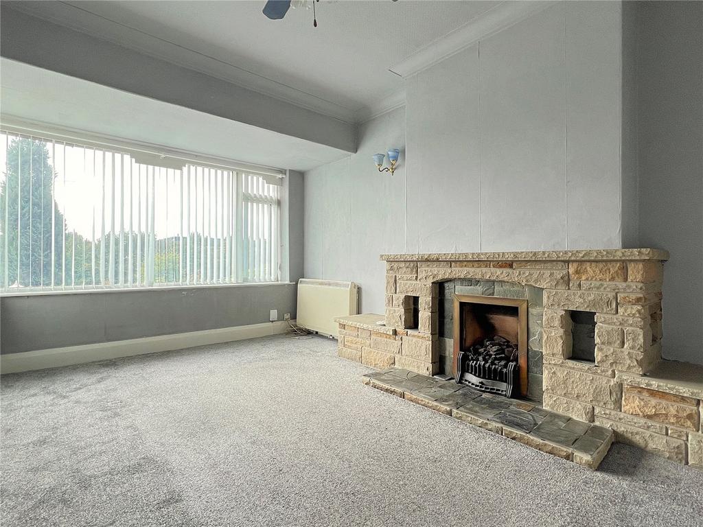 Cleckheaton Road, Low Moor, Bradford, BD12 3 bed terraced house for