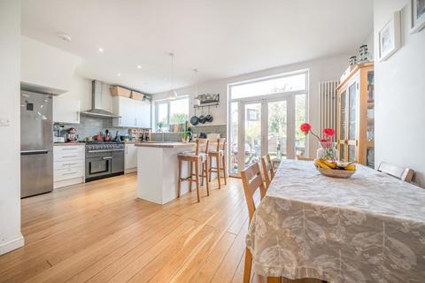 33 Meadow Close, London, SW20 9JB