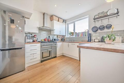 33 Meadow Close, London, SW20 9JB